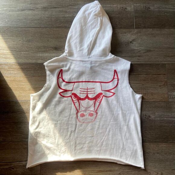 NWT Chicago Bulls Cropped Hoodie - Picture 2 of 5